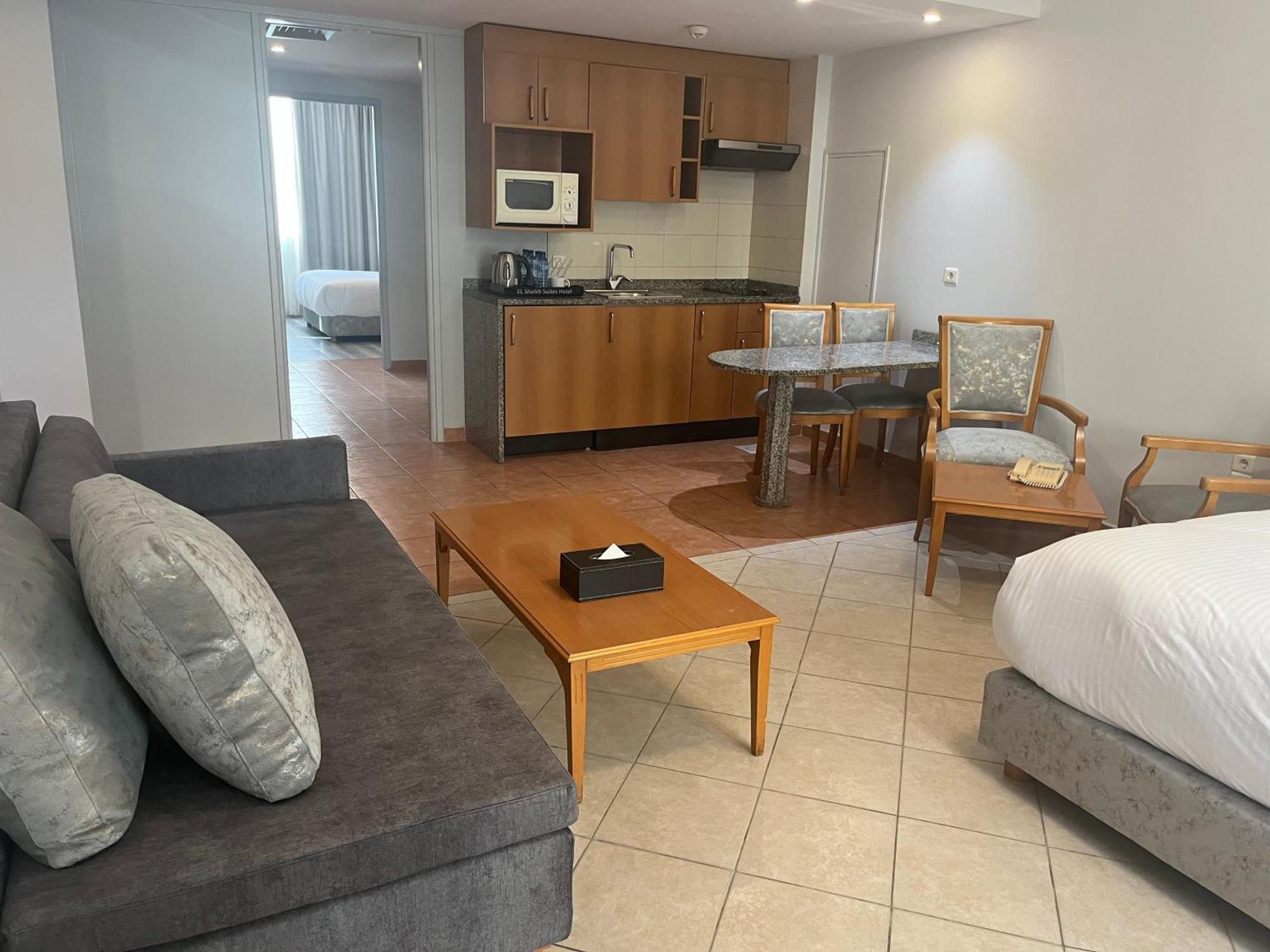 El Sheikh Suites Hotel Бейрут Екстериор снимка