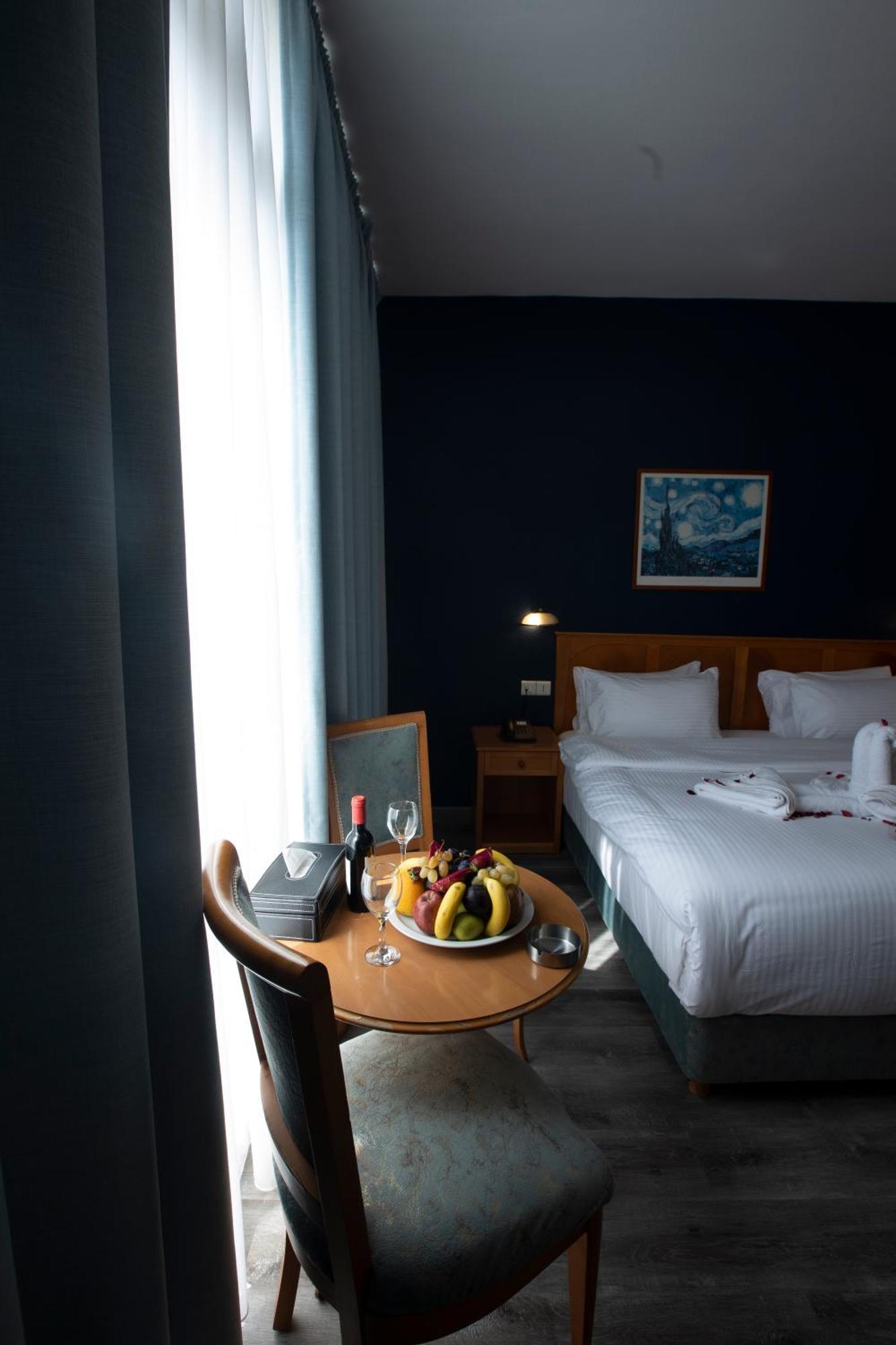 El Sheikh Suites Hotel Бейрут Екстериор снимка