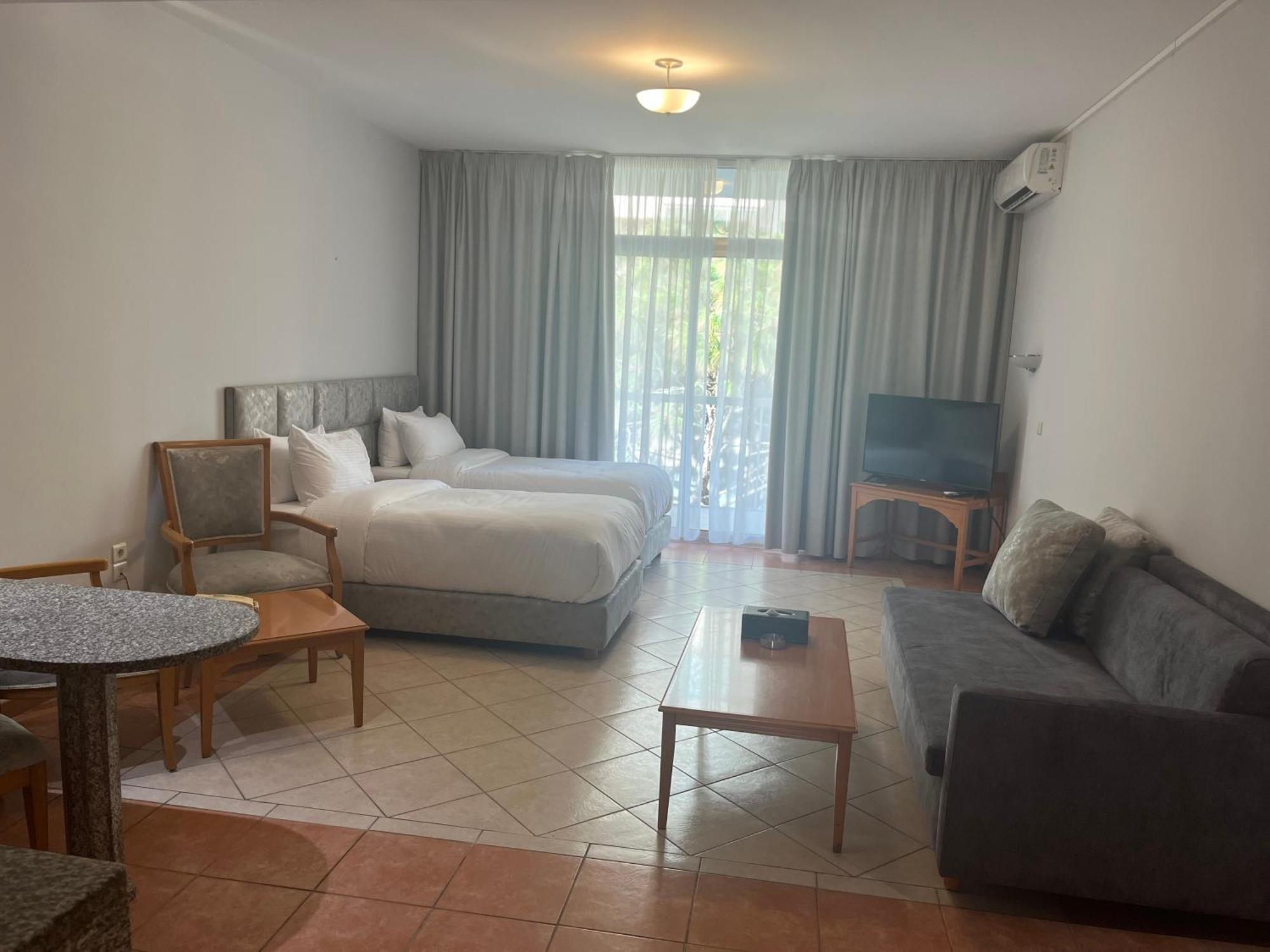 El Sheikh Suites Hotel Бейрут Екстериор снимка